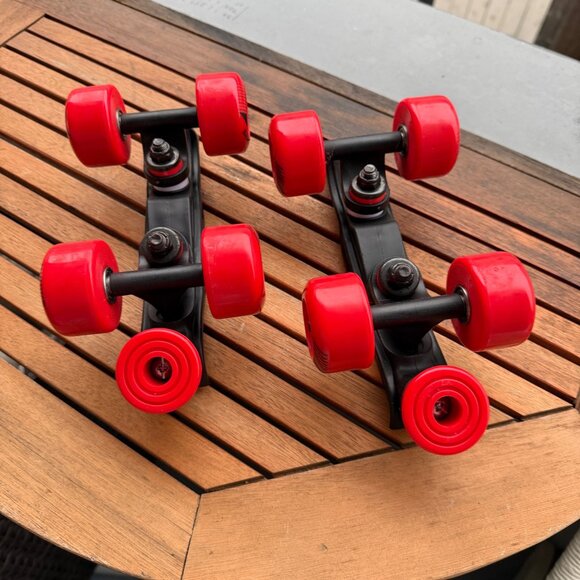 Roller Derby Skate Plates With Red Wheels - Picture 5 of 5